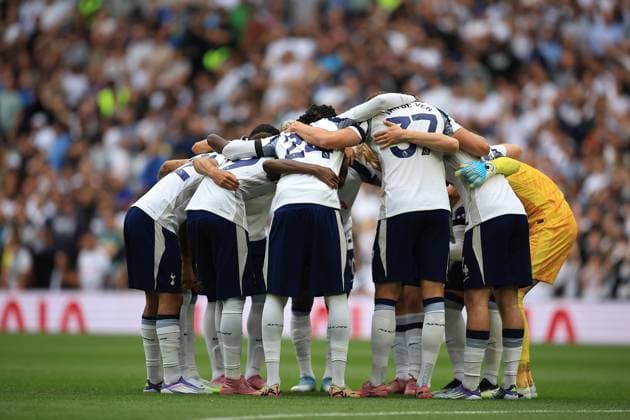 Tottenham Hotspur v Burnley Premier League 16 08 2025. Tottenham Hotspur team squad, Mannschaftsbild, Totale huddle before kick off during the Premier League match between Tottenham Hotspur and Burnley at Tottenham Hotspur Stadium, London, United Kingdom on 16 August 2025. London Tottenham Hotspur Stadium London United Kingdom Editorial use only DataCo restrictions apply See www.football-dataco.com , Copyright: xChrisxFoxwellx PSI-22600-0014