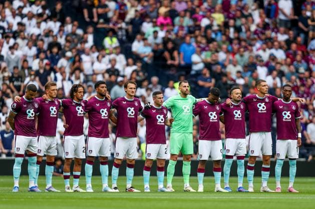 Premier League Tottenham Hotspur v Burnley Players, match officials and fans take part in a minutes silence for Andre Silva and Diogo Jota prior to the Premier League match Tottenham Hotspur vs Burnley at Tottenham Hotspur Stadium, London, United Kingdom, 16th August 2025 (Photo by Izzy Poles News Images) London Tottenham Hotspur Stadium United Kingdom Copyright: xIzzyxPoles NewsxImagesx