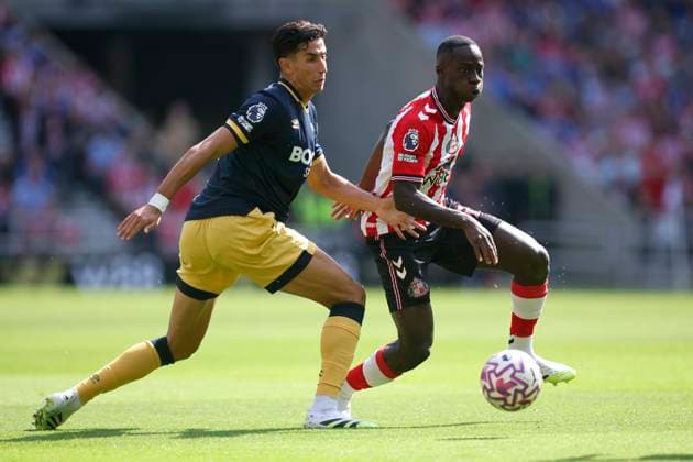 Sunderland v West Ham United - Premier League Nayef Aguerd of West Ham United and Habib Diarra of Sunderland challenge during the Premier League match between Sunderland and West Ham United at Stadium of Light on August 16, 2025 in Sunderland, England. Sunderland Stadium of Light England United Kingdom Copyright: xEdxSykes Sportsphoto APLx 14132881