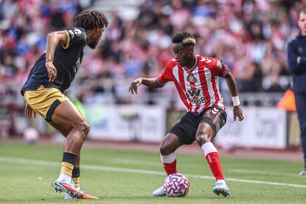 Premier League Sunderland v West Ham United Simon Adingra of Sunderland in action during the Premier League match Sunderland vs West Ham United at Stadium Of Light, Sunderland, United Kingdom, 16th August 2025 (Photo by Alfie Cosgrove News Images) Sunderland Stadium Of Light Tyne and Wear United Kingdom Copyright: xAlfiexCosgrove NewsxImagesx