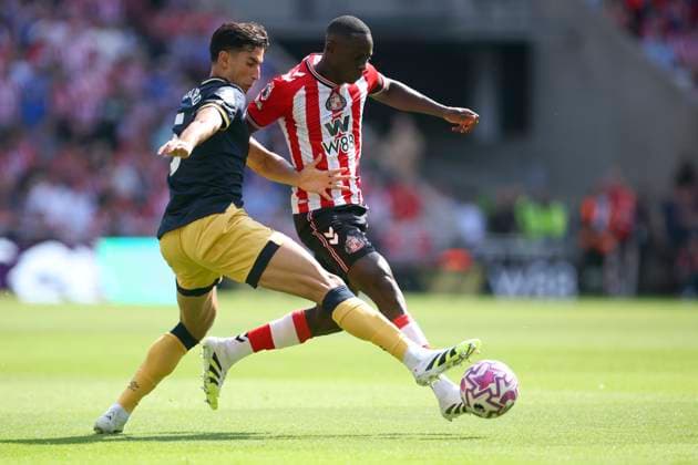 Sunderland v West Ham United - Premier League Nayef Aguerd of West Ham United and Habib Diarra of Sunderland challenge during the Premier League match between Sunderland and West Ham United at Stadium of Light on August 16, 2025 in Sunderland, England. Sunderland Stadium of Light England United Kingdom Copyright: xEdxSykes Sportsphoto APLx 14132882