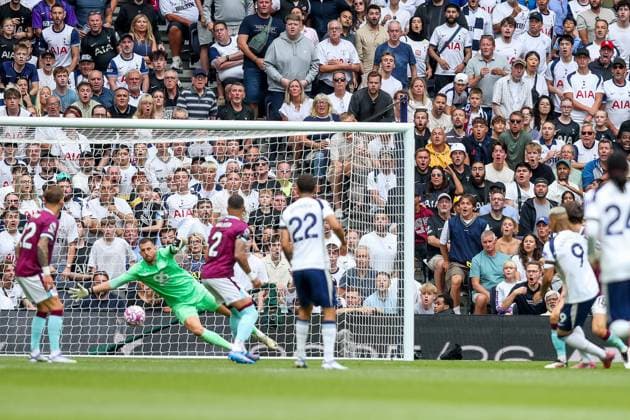 Premier League Tottenham Hotspur v Burnley Richarlison of Tottenham Hotspur scores to make it 1-0 during the Premier League match Tottenham Hotspur vs Burnley at Tottenham Hotspur Stadium, London, United Kingdom, 16th August 2025 (Photo by Izzy Poles News Images) London Tottenham Hotspur Stadium United Kingdom Copyright: xIzzyxPoles NewsxImagesx