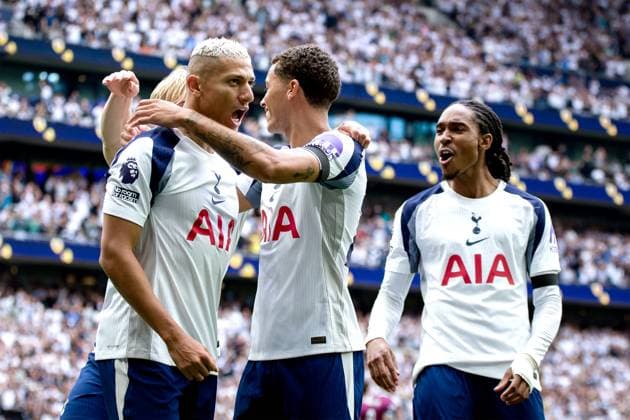 London, England, August 16 2025: Richarlison (9 Tottenham Hotspur) celebrates goal with the team during the Premier League game between Tottenham Hotspur and Burnley at Tottenham Hotspur Stadium in London, England. (Photo by Pedro Porru Sports Press Photo SPP) Copyright: xx Sportspressphoto_SPR11052