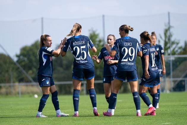 Napsugar Sinka (TSG Hoffenheim, 08), Melissa Koessler (TSG Hoffenheim, 25), Janna Grimm (TSG Hoffenheim, 26), Selina Cerci (TSG Hoffenheim, 29), Dominika Grabowska (TSG Hoffenheim, 16) jubeln ueber das Tor zum 2:0, GER, TSG 1899 Hoffenheim vs FC Basel, Fussball Frauen Bundesliga Testspiel, Saison 2025 2026, 16.08.2025 GER, TSG 1899 Hoffenheim vs FC Basel, Fussball Frauen Bundesliga Testspiel, Saison 2025 2026, 16.08.2025 St. Leon Copyright: xEibner-Pressefoto Memmlerx EP_MMR