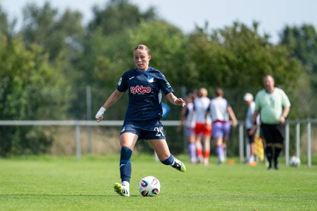 Laura Gloning (TSG Hoffenheim, 20) am Ball, GER, TSG 1899 Hoffenheim vs FC Basel, Fussball Frauen Bundesliga Testspiel, Saison 2025 2026, 16.08.2025 GER, TSG 1899 Hoffenheim vs FC Basel, Fussball Frauen Bundesliga Testspiel, Saison 2025 2026, 16.08.2025 St. Leon Copyright: xEibner-Pressefoto Memmlerx EP_MMR