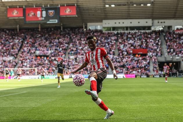 Premier League Sunderland v West Ham United Simon Adingra of Sunderland controls the ball during the Premier League match Sunderland vs West Ham United at Stadium Of Light, Sunderland, United Kingdom, 16th August 2025 (Photo by Alfie Cosgrove News Images) Sunderland Stadium Of Light Tyne and Wear United Kingdom Copyright: xAlfiexCosgrove NewsxImagesx