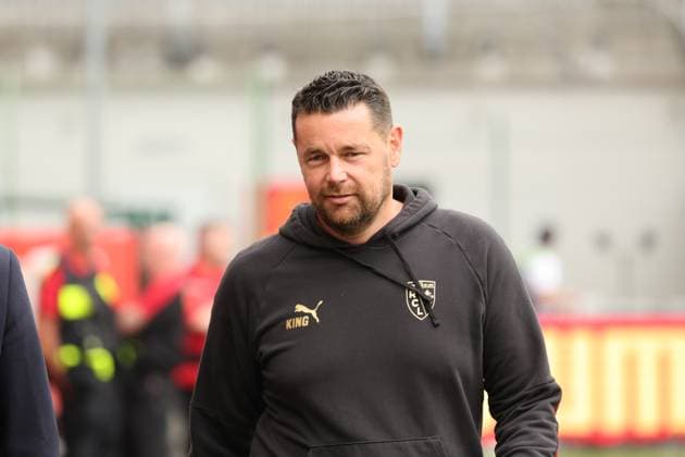 FOOTBALL : RC Lens vs Olympique Lyonnais - Ligue 1 J1 - 16 08 2025 Pierre SAGE (entraineur RC Lens) lors du match RC Lens vs Olympique Lyonnais, Ligue 1 J1, stade Bollaert-Delelis, le 16 aoÃ»t 2025 - photo Laurent Sanson PsnewZ  Copyright: xLaurentxSANSONx xPsnewZx