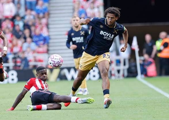Sunderland v West Ham United Premier League Jean-Clair Todibo of West Ham United is tackled by Jay Matete of Sunderland during the Premier League match at the Stadium Of Light, Sunderland UK Newspapers OUT Copyright: xFredxPalmerx FIL-22107-0064