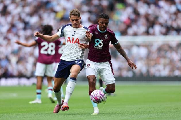 16th August 2025; Tottenham Hotspur Stadium, London, England; Premier League Football, Tottenham Hotspur versus Burnley; Lyle Foster of Burnley challenged by Micky van de Ven of Tottenham Hotspur  JohnxPatrickxFletcher