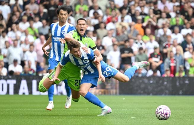 Maxim De Cuyper of Brighton and Sasa Lukic of Fulham collide during the Premier League match between Brighton and Hove Albion and Fulham at the American Express Stadium, Brighton UK - 16th August 2025 Brighton v Fulham Premier League Football, Amex Stadium, Sussex, United Kingdom - 16 Aug 2025Brighton Amex Stadium Sussex United Kingdom Editorial use only. No merchandising. For Football images FA and Premier League restrictions apply inc. no internet mobile usage without FAPL license - for details contact Football Dataco  Copyright: xLizxFinlayson Shutterstockx 15443909v