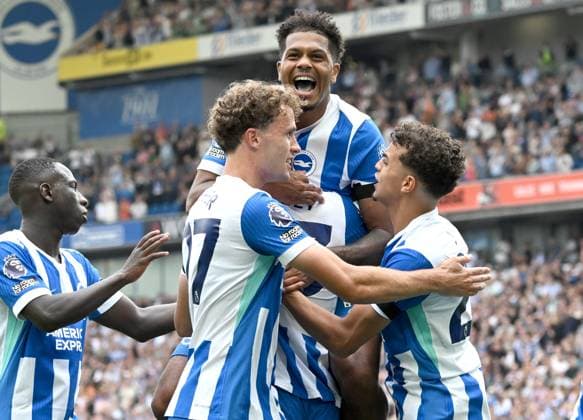 Matt O Riley of Brighton celebrates with team mates after he scores the opener from the penalty spot during the Premier League match between Brighton and Hove Albion and Fulham at the American Express Stadium, Brighton UK - 16th August 2025 Brighton v Fulham Premier League Football, Amex Stadium, Sussex, United Kingdom - 16 Aug 2025Brighton Amex Stadium Sussex United Kingdom Editorial use only. No merchandising. For Football images FA and Premier League restrictions apply inc. no internet mobile usage without FAPL license - for details contact Football Dataco  Copyright: xLizxFinlayson Shutterstockx 15443909ae