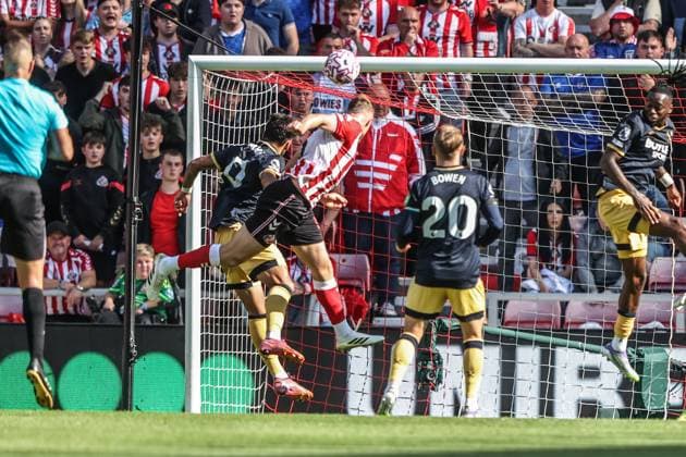 Premier League Sunderland v West Ham United Daniel Ballard of Sunderland scores to make it 2-0 during the Premier League match Sunderland vs West Ham United at Stadium Of Light, Sunderland, United Kingdom, 16th August 2025 (Photo by Alfie Cosgrove News Images) Sunderland Stadium Of Light Tyne and Wear United Kingdom Copyright: xAlfiexCosgrove NewsxImagesx