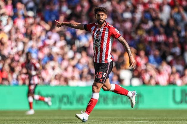 Premier League Sunderland v West Ham United Omar Alderete of Sunderland gives his team instructions during the Premier League match Sunderland vs West Ham United at Stadium Of Light, Sunderland, United Kingdom, 16th August 2025 (Photo by Alfie Cosgrove News Images) Sunderland Stadium Of Light Tyne and Wear United Kingdom Copyright: xAlfiexCosgrove NewsxImagesx