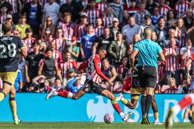 Premier League Sunderland v West Ham United Wilson Isidor of Sunderland scores to make it 3-0 during the Premier League match Sunderland vs West Ham United at Stadium Of Light, Sunderland, United Kingdom, 16th August 2025 (Photo by Alfie Cosgrove News Images) Sunderland Stadium Of Light Tyne and Wear United Kingdom Copyright: xAlfiexCosgrove NewsxImagesx