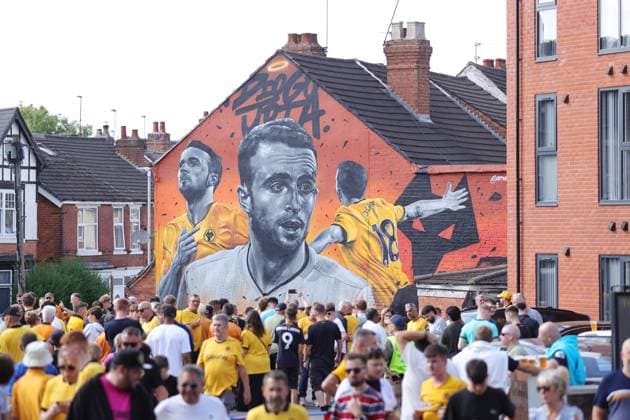 Football - Premier League - Wolverhampton Wanderers v Manchester City 16th August 2025 - Premier League - Wolverhampton Wanderers v Manchester City - Wolverhampton Wanderers fans gather together in front of a mural painted in memory of the late Diogo Jota before the match - Photo: Simon Stacpoole Offside. Wolverhampton UK Copyright: xSimonxStacpoolexOffside