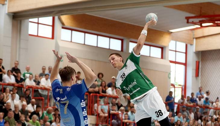 16.08.2025, xfsx, Herren, Handball, Saison 2025 2026, DHB-Pokal, 1. Runde: Woelfe Wuerzburg - TV Grosswalstadt v.li.: Sebastian Trost (TV Grosswallstadt), Malte Dederding (Woelfe Wuerzburg) Rimpar Dreifachsporthalle Bayern Deutschland
