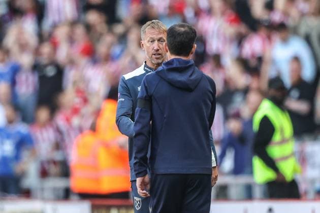 Premier League Sunderland v West Ham United RÃ gis Le Bris manager of Sunderland and Graham Potter manager of West Ham United shake hands after the game during the Premier League match Sunderland vs West Ham United at Stadium Of Light, Sunderland, United Kingdom, 16th August 2025 (Photo by Alfie Cosgrove News Images) Sunderland Stadium Of Light Tyne and Wear United Kingdom Copyright: xAlfiexCosgrove NewsxImagesx