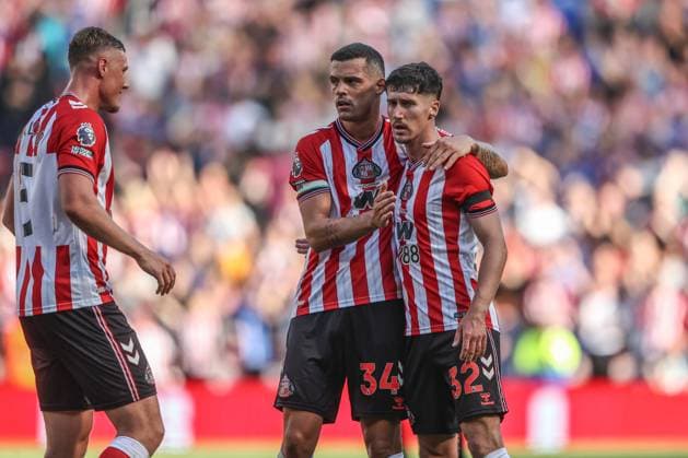 Premier League Sunderland v West Ham United Granit Xhaka of Sunderland embraces Trai Hume of Sunderland after the game during the Premier League match Sunderland vs West Ham United at Stadium Of Light, Sunderland, United Kingdom, 16th August 2025 (Photo by Alfie Cosgrove News Images) Sunderland Stadium Of Light Tyne and Wear United Kingdom Copyright: xAlfiexCosgrove NewsxImagesx