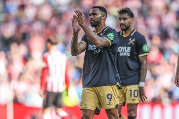 Premier League Sunderland v West Ham United Callum Wilson West Ham United applauds the fans after the game during the Premier League match Sunderland vs West Ham United at Stadium Of Light, Sunderland, United Kingdom, 16th August 2025 (Photo by Alfie Cosgrove News Images) Sunderland Stadium Of Light Tyne and Wear United Kingdom Copyright: xAlfiexCosgrove NewsxImagesx