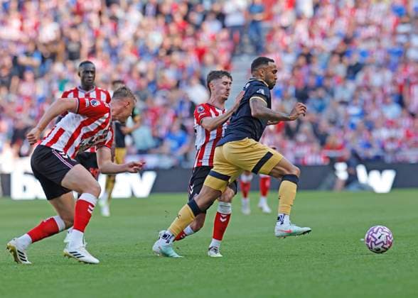 Sunderland v West Ham United Premier League Dan Ballard of Sunderland (left) competes for the ball with Callum Wilson of West Ham United during the Premier League match at the Stadium Of Light, Sunderland UK Newspapers OUT Copyright: xFredxPalmerx FIL-22107-0102