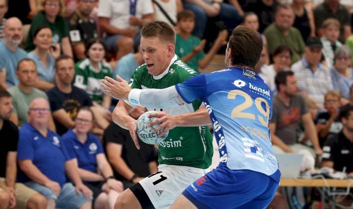 16.08.2025, xfsx, Herren, Handball, Saison 2025 2026, DHB-Pokal, 1. Runde: Woelfe Wuerzburg - TV Grosswalstadt v.li.: Felix Karle (Woelfe Wuerzburg), Maximilian Horner (TV Grosswallstadt) Rimpar Dreifachsporthalle Bayern Deutschland