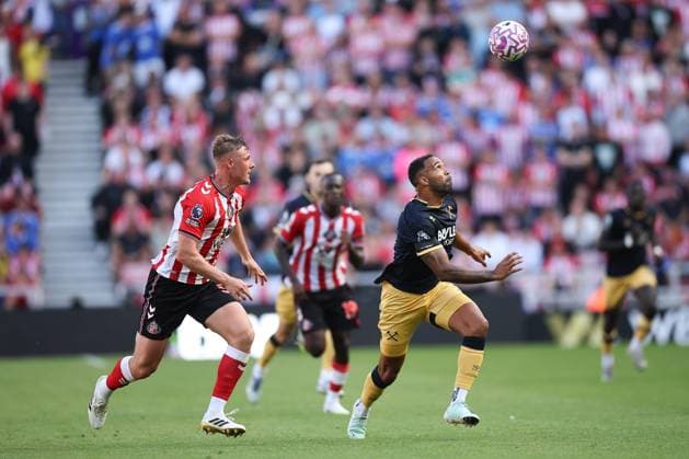 Sunderland v West Ham United 16 August 2025, Sunderland - Premier League Football - Sunderland v West Ham United. Daniel Ballard of Sunderland and Callum Wilson of West Ham United (photo by Daniel Chesterton) Sunderland UK Copyright: xDanielxChestertonxOffside
