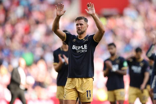 Sunderland v West Ham United 16 August 2025, Sunderland - Premier League Football - Sunderland v West Ham United. Niclas Fullkrug of West Ham United apologises to the West Ham United fans after the match (photo by Daniel Chesterton) Sunderland UK Copyright: xDanielxChestertonxOffside