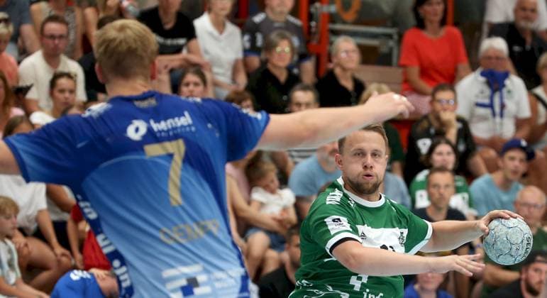 16.08.2025, xfsx, Herren, Handball, Saison 2025 2026, DHB-Pokal, 1. Runde: Woelfe Wuerzburg - TV Grosswalstadt v.li.: Patrick Gempp (TV Grosswallstadt), Steffen Kaufmann (Woelfe Wuerzburg) Rimpar Dreifachsporthalle Bayern Deutschland