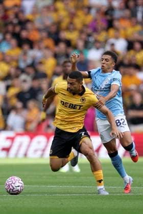 Wolverhampton Wanderers v Manchester City - Premier League Andre of Wolverhampton Wanderers and Rico Lewis of Manchester City during the Premier League match between Wolverhampton Wanderers and Manchester City at Molineux on August 16, 2025 in Wolverhampton, England. Wolverhampton Molineux England United Kingdom Copyright: xNealxSimpson Sportsphoto APLx 14132919