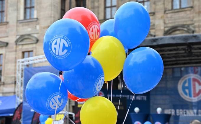 16.08.2025 - Handball - 1. Bundesliga - Saison 2025 2026 - HC Erlangen HCE - Veranstaltung Saisoneröffnung - - xwoxzix - Impression - Luftballons mit Wappen Logo Emblem