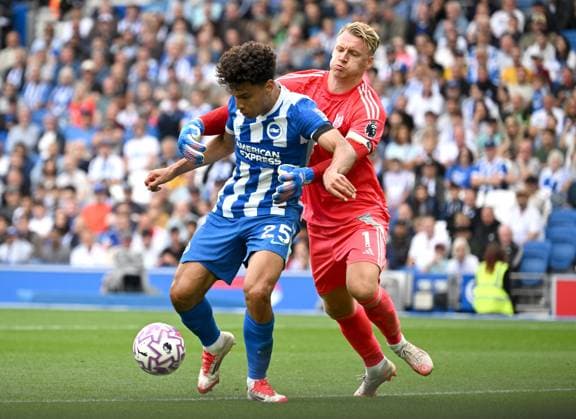 during the Premier League match between Brighton and Hove Albion and Fulham at the American Express Stadium, Brighton UK - 16th August 2025 Brighton v Fulham Premier League Football, Amex Stadium, Sussex, United Kingdom - 16 Aug 2025Brighton Amex Stadium Sussex United Kingdom Editorial use only. No merchandising. For Football images FA and Premier League restrictions apply inc. no internet mobile usage without FAPL license - for details contact Football Dataco  Copyright: xLizxFinlayson Shutterstockx 15443909bf