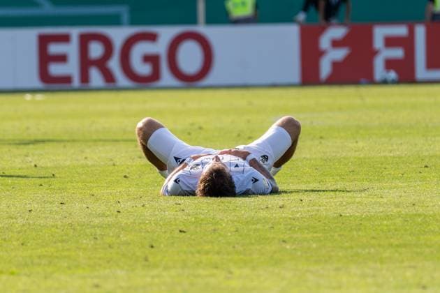 Louis Kolbe (SV Sandhausen, 03) liegt nach dem Abpfiff auf dem Boden, GER, SV Sandhausen vs. RB Leipzig, Fussball, DFB-Pokal, 1. Runde, Saison 2025 2026, 16.08.2025, DFB REGULATIONS PROHIBIT ANY USE OF PHOTOGRAPHS AS IMAGE SEQUENCES AND OR QUASI-VIDEO, GER, SV Sandhausen vs. RB Leipzig, Fussball, DFB-Pokal, 1. Runde, Saison 2025 2026, 16.08.2025 Sandhausen *** Louis Kolbe SV Sandhausen, 03 lies on the ground after the final whistle, GER, SV Sandhausen vs RB Leipzig, Football, DFB Pokal, 1 round, Season 2025 2026, 16 08 2025, DFB REGULATES PROHIBIT ANY USE OF PHOTOGRAPHS AS IMAGE SEQUENCES AND OR QUASI VIDEO, GER, SV Sandhausen vs RB Leipzig, Football, DFB Pokal, 1 round, Season 2025 2026, 16 08 2025 Sandhausen Copyright: xEibner-Pressefoto Jan-NiclasxGrox EP_JGG