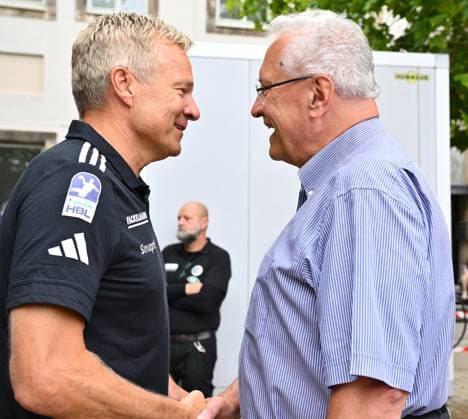 16.08.2025 - Handball - 1. Bundesliga - Saison 2025 2026 - HC Erlangen HCE - Veranstaltung Saisoneröffnung - - xwoxzix - Dr. Carsten Bissel (Aufsichtsratsvorsitzender des HC Erlangen) Joachim Herrmann (Bayerischer Staatsminister des Inneren Innenminister Bayern )