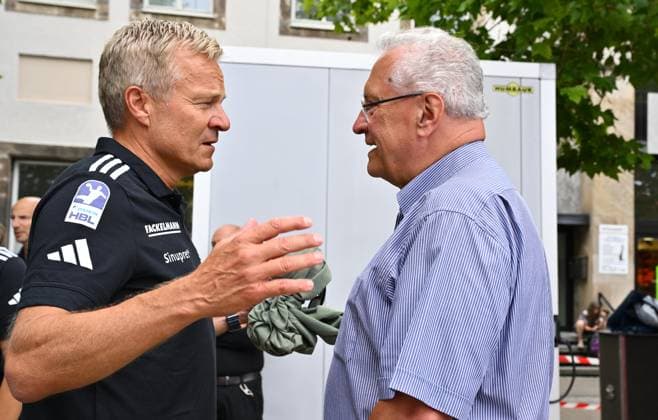 16.08.2025 - Handball - 1. Bundesliga - Saison 2025 2026 - HC Erlangen HCE - Veranstaltung Saisoneröffnung - - xwoxzix - Dr. Carsten Bissel (Aufsichtsratsvorsitzender des HC Erlangen) Joachim Herrmann (Bayerischer Staatsminister des Inneren Innenminister Bayern )