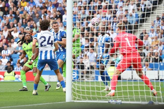 Brighton v Fulham 16 August 2025, Brighton - Premier League Football - Brighton & Hove Albion v Fulham - Lewis Dunk of Brighton & Hove Albion heads wide - Photo: Charlotte Wilson Offside. Brighton UK Copyright: xCharlottexWilsonx xOffsidexOffside