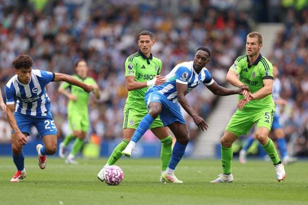 Brighton v Fulham 16 August 2025, Brighton - Premier League Football - Brighton & Hove Albion v Fulham - Diego Gomez of Brighton & Hove Albion runs to collect the ball after Danny Welbeck passes it off under pressure from Sasa Lukic and Joachim Andersen of Fulham - Photo: Charlotte Wilson Offside. Brighton UK Copyright: xCharlottexWilsonx xOffsidexOffside