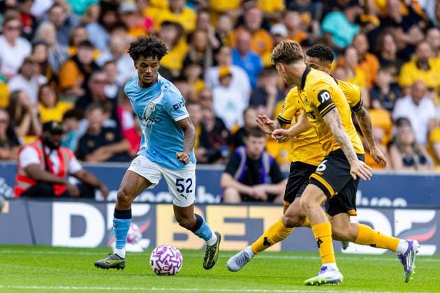 Wolverhampton Wanderers v Manchester City Premier League 16 08 2025. Manchester City midfielder Oscar Bobb (52) runs forward on wing during the Premier League match between Wolverhampton Wanderers and Manchester City at Molineux, Wolverhampton, England on 16 August 2025. Wolverhampton Molineux West Midlands England Editorial use only DataCo restrictions apply See www.football-dataco.com , Copyright: xManjitxNarotrax PSI-22617-0017