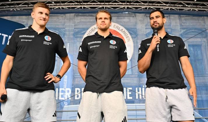 16.08.2025 - Handball - 1. Bundesliga - Saison 2025 2026 - HC Erlangen HCE - Veranstaltung Saisoneröffnung - - xwoxzix - Sander Andreassen Overjordet ( 8, HC Erlangen HCE ) Andri Runarsson (4, HC Erlangen HCE ) Milos Kos (5, HC Erlangen HCE )