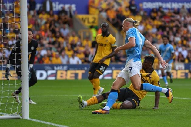 Wolverhampton Wanderers v Manchester City Premier League Erling Haland of Manchester City scores the first goal for the team during the Premier League match at Molineux, Wolverhampton UK Newspapers OUT Copyright: xKarlxVallantinex FIL-22109-0035