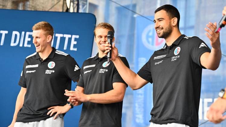 16.08.2025 - Handball - 1. Bundesliga - Saison 2025 2026 - HC Erlangen HCE - Veranstaltung Saisoneröffnung - - xwoxzix - Sander Andreassen Overjordet ( 8, HC Erlangen HCE ) Andri Runarsson (4, HC Erlangen HCE ) Milos Kos (5, HC Erlangen HCE )
