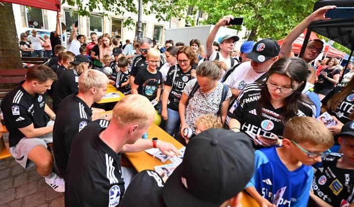 16.08.2025 - Handball - 1. Bundesliga - Saison 2025 2026 - HC Erlangen HCE - Veranstaltung Saisoneröffnung - - xwoxzix - Impression - Autogrammstunde
