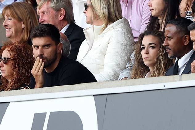 Ruben Neves and Rute Cardoso, wife of Diogo Jota in the stands Wolverhampton Wanderers v Manchester City, Premier League, Football, Molineux, Wolverhampton, UK - 16 Aug 2025Wolverhampton Molineux United Kingdom EDITORIAL USE ONLY No use with unauthorised audio, video, data, fixture lists, club league logos or live services. Online in-match use limited to 120 images, no video emulation. No use in betting, games or single club league player publications. Copyright: xKieranxMcManus Shutterstockx 15444080ah