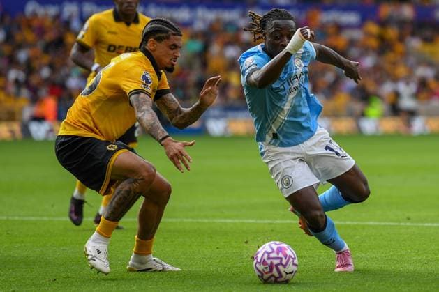 Wolverhampton Wanderers v Manchester City Premier League Ki-Jana Hoever of Wolverhampton Wanderers and JÃ rÃ my Doku of Manchester City battles for the ball during the Premier League match at Molineux, Wolverhampton UK Newspapers OUT Copyright: xKarlxVallantinex FIL-22109-0048