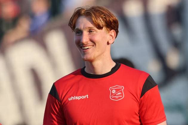 Torwart, 1 Konstantin Heide (Unterhaching) Portraet, Portrait, Fussball Regionaliga Bayern SpVgg Unterhaching - FC Bayern Muenchen II Stadion am Sportpark 15.08.2025 FOTO: Mladen Lackovic *** Goalkeeper, 1 Konstantin Heide Unterhaching Portraet, Portrait, Fußball Regionaliga Bayern SpVgg Unterhaching FC Bayern Muenchen II Stadion am Sportpark 15 08 2025 PHOTO Mladen Lackovic