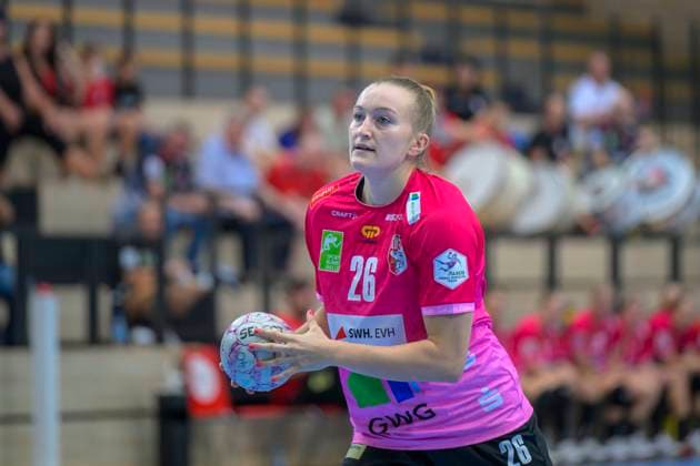 Cara Reuthal (Halle, 26), Siebenmeter, SV Union Halle-Neustadt - HC Leipzig, Handball Frauen, Bundesliga, Halle (Saale) Cup, Finale, Saison 2025 26, 16.08.2025 Halle SWH Arena Sachsen-Anhalt Deutschland