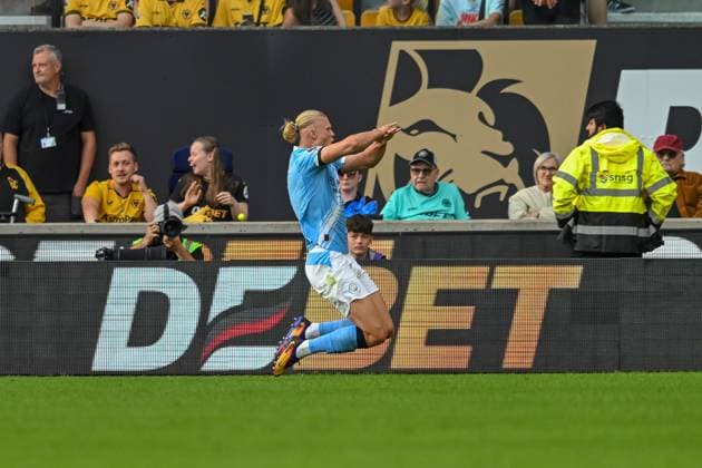 Wolverhampton Wanderers v Manchester City Premier League Erling Haland of Manchester City celebrates after scoring the third goal during the Premier League match at Molineux, Wolverhampton UK Newspapers OUT Copyright: xKarlxVallantinex FIL-22109-0049