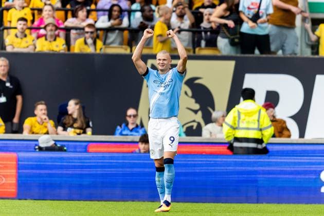 Wolverhampton Wanderers v Manchester City Premier League 16 08 2025. GOAL scores 3-0 Manchester City forward Erling Haland (9) scores and celebrates during the Premier League match between Wolverhampton Wanderers and Manchester City at Molineux, Wolverhampton, England on 16 August 2025. Wolverhampton Molineux West Midlands England Editorial use only DataCo restrictions apply See www.football-dataco.com , Copyright: xManjitxNarotrax PSI-22617-0029