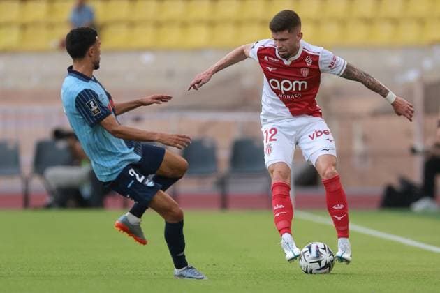 Monaco, Monaco, 16th August 2025. Caio Henrique of AS Monaco controls the ball as Younes Namli of Havre AC closes in during the AS Monaco vs Havre AC Ligue 1 match at Stade Louis II, Monaco. Picture credit should read: Jonathan Moscrop Sportimage EDITORIAL USE ONLY. No use with unauthorised audio, video, data, fixture lists, club league logos or live services. Online in-match use limited to 120 images, no video emulation. No use in betting, games or single club league player publications. SPI_014_JM_MONACO_HAVRE_L1 SPI-4062-0014