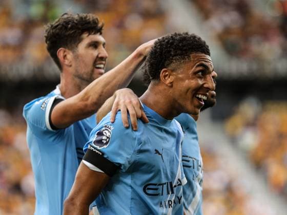 Man City celebrate their first goal during the Premier League football match between Wolverhampton Wanderers and Manchester City at Molineux stadium in Wolverhampton, England (Photo by Natalie Mincher Sports Press Photo) Copyright: xx Sportspressphoto_SPR11469
