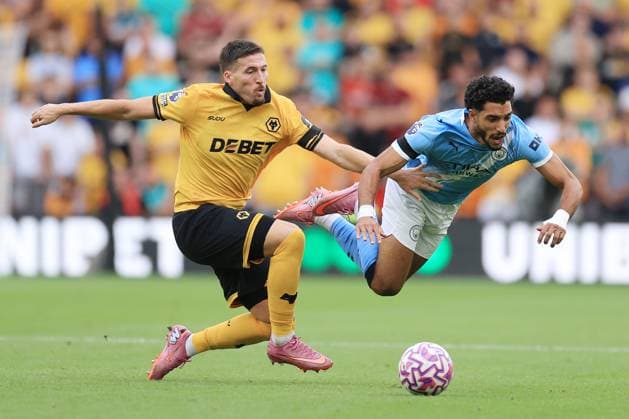 Football - Premier League - Wolverhampton Wanderers v Manchester City 16th August 2025 - Premier League - Wolverhampton Wanderers v Manchester City - Matt Doherty of Wolverhampton Wanderers tackles Omar Marmoush of Manchester City - Photo: Simon Stacpoole Offside. Wolverhampton UK Copyright: xSimonxStacpoolexOffside